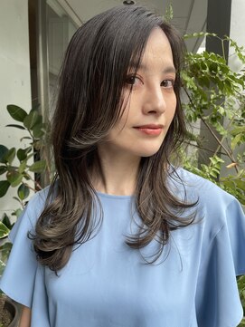 ビュートリアム 南青山(BEAUTRIUM) ゆるロングローレイヤー 長め前髪 イルミナカラー 30代40代50代