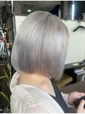 10代20代シルバーアッシュ外国人風カラー前下がりショート