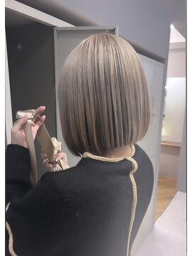 シカ 神戸三宮元町店(Cica) ハイトーン ブリーチ インナー ボブ ホワイト ベージュ 三宮