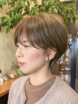 ムク(muku)の写真/大人世代にも似合うショートヘアをご提案。頭の形に合わせたカットで、どこから見ても美しいシルエットに♪