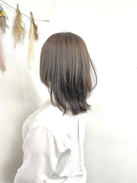 トリニティ 本厚木(trinity) ミディアムレイヤーくびれオリーブカラー本厚木