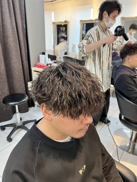 アイズ 海老名(AIZU) ツイストスパイラルパーマ　ソフトツイスト　メンズマッシュ