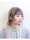 ぱっつん前髪のデザインカラーボブ