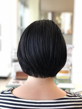 ミーティア バイ クアトロ(Meteor By QUATRO) 大人ショートヘア 中田立場戸塚