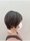 白髪ぼかしハイライト×ショートボブ