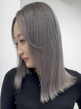 明るいけど暗く見えるグレージュカラー