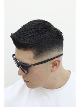 スキンフェードクルーカットフェザーアップ