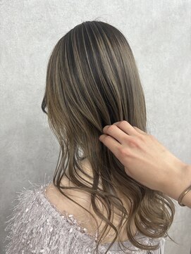 アン(Hair make un) ミルクティーベージュ/ホワイトベージュ/ベージュ/ブリーチ