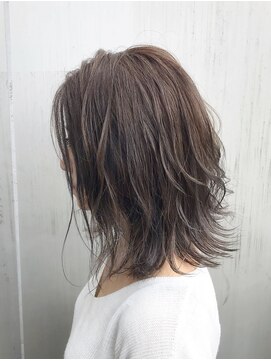 アドレ(ADORER) 極細ハイライトのレイヤースタイル○