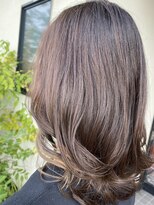 ジェリカ(Jlica) 毛先ワンカールでフワッとミディアムレイヤー