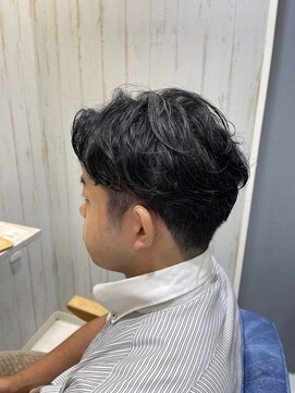 ルシール バイ アリア(Lucir by aria) センターパート ワンカールパーマ