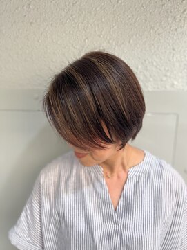 アイズ 本厚木(AIZU) 白髪ぼかしハイライト＋ショート