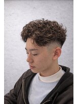 ワンワンオー バーバーショップ 長浜店(@110 BARBER SHOP)&nbsp;【強めカール×フェード】エッジの効いたバーバースタイル