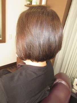 コア フィール ア デイ(COIFFURE A DAY) 【M3D見附今町】ミディアムボブ
