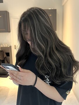 ヨロ 小岩(YOLO) ミルクティーグレージュハイライトケアブリーチレイヤーカット