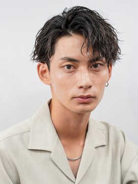 イズバイフィフス(is by fifth) 渋谷センターパートウルフカットツイストスパイラルパーマゆるめ