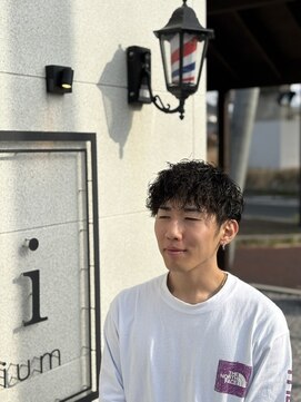 リチウム(Lithium) 〈クールな印象が出る〉波巻きパーマ
