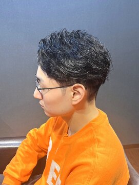 ビジネスツーブロックショート かきあげバング くせ毛カット