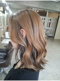 インナーカラー×ベージュカラー×ミディアムヘアー