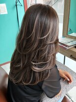 モルト 麻生(molt) バタフライハイレイヤーカット ハイライト 海外ヘア