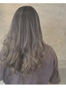 アティック ヘアーデザインアンドリラクゼーション(attic hair design&relaxation) ハイライトとグラデーション