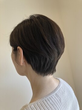 ゴトー ヘアー(GO10 hair) 顔まわりはタイトに後ろは丸みを持たせた大人ショート