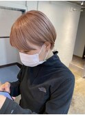 クリアなピンクベージュ　耳掛けショート