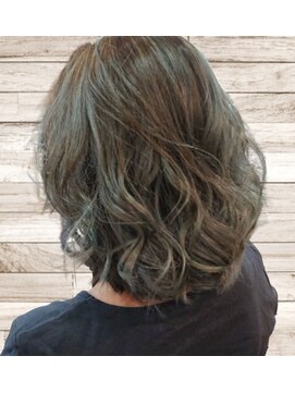 アクアヴィタエ(Aqua vitae) 30代、40代ミディアムカールスタイル