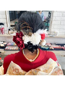 ミル 今治(1003 mille IMABALI) 成人式・卒業式に！王道低めにまとめた華やかアレンジ