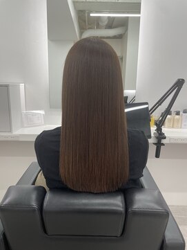 イレス 札幌駅南店(IRESU) ミディアムヘア斜めバンググレージュカラーシルキーベージュ