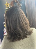 赤みを抑えたカーキブラウン