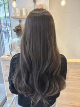 リタ 川崎(rita.)&nbsp;小辻　アッシュグレージュ×イルミナカラー　レイヤーカット