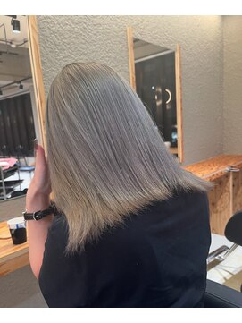 エイト 難波店(EIGHT namba) ブリーチ　シルバー　グレージュ【店長　山本】