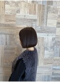 ナチュラルブラウン×前下がりボブ