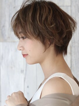 大人の柔らかニュアンスで魅せる丸みショートボブ