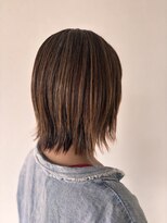デフィ アオヤマ(defi AOYAMA) 白髪ぼかしハイライトで作る外ハネボブ