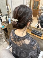 ブーミー(Bor mee)&nbsp;【Bormee】こなれ感ゆるっとシニヨンおくれ毛アップスタイル