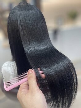 リュッカ(Lycka)の写真/クセ毛やうねりのお悩みを解決！髪質に合わせた施術で、自然なストレートヘアを実現します。