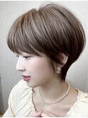 白髪ぼかし×艶ブラウン丸みショート