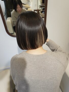 リオレ(Liore') ミニボブ×インナーカラー