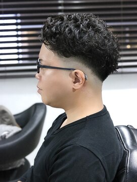 マーズ(MARS) メンズパーマ フェード スキンフェード 刈り上げセンターパート