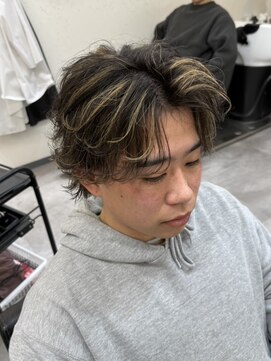 エース(ACES) ハイライト太め×センターパート×フェザーパーマ