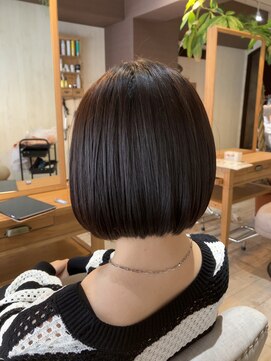 リブラン バイ ルッカ(Liburan by Lucca) 2月 顔周りにレイヤーを入れたミニボブ