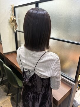 プチメゾントウキョウ(Petit Maison Tokyo) 切りっぱなしボブ_ツヤ感ストレート