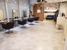 アグ ヘアー シーン 元町店(Agu hair scene)