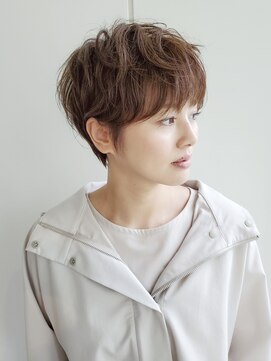 ルアーナ(LUANA) 束感、毛流れが素敵な、エアリーショート♪
