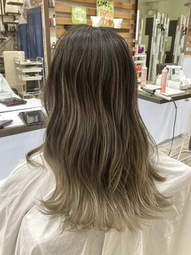 ヌードカラー(NUDE COLOR) 忙しいママさんにもおすすめ【ハイライトグラデーション】