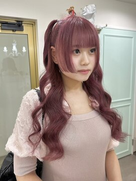 ハチ(HACHI) 深みピンク×ハーフツインの相性抜群スタイル