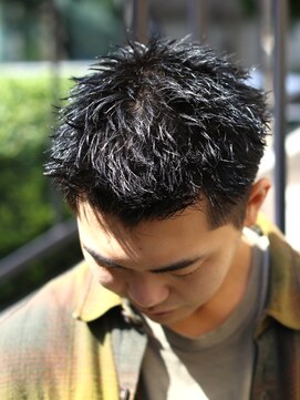 ガズル ハラジュク(GUZZLE HARAJUKU) 社会人にもオススメ！黒髪短髪無造作スパイキーショート　メンズ