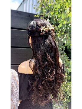 モアナ 逗子(MOANA) ふわふわロングの編み込みハーフアップ